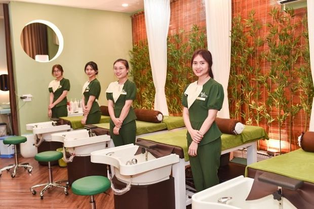 Massage dưỡng sinh - Nhân viên Nyna Charming Spa 