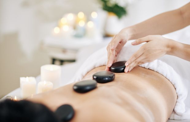 Massage đá nóng tại Đại Dương