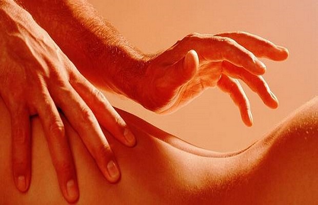 Massage trườn tinh dầu