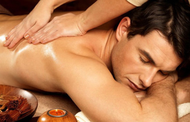 Massage body nam giúp giảm căng thẳng