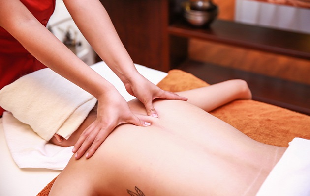 Massage chuyên sâu vào bộ phận cơ thể