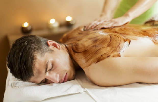 Massage thảo dược đang được rất nhiều người yêu thích