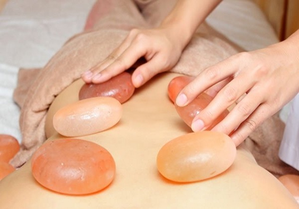 Những lợi ích của massage đá muối