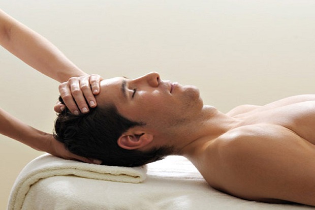 Massage mặt vùng trán