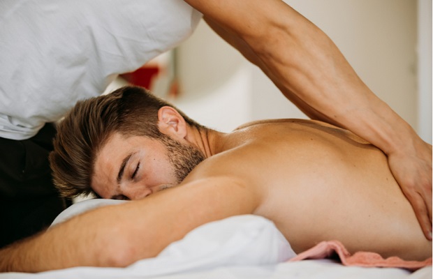 kỹ thuật massage lingam cho chàng cảm giác thăng hoa