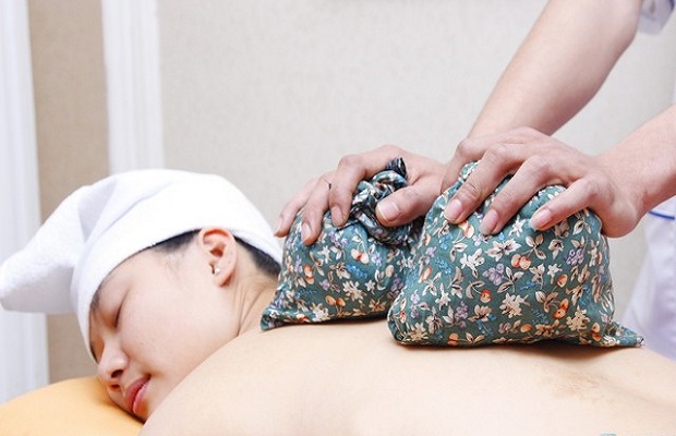 Massage thảo dược hỗ trợ chăm sóc và điều phục tâm sinh