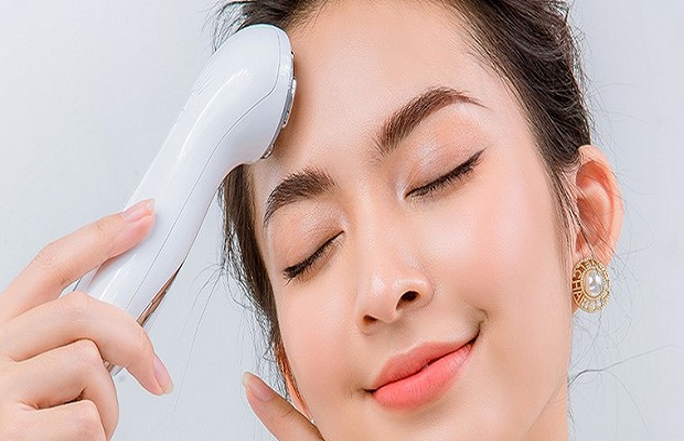 Khi tiến hành massage không nên dùng lực quá mạnh 