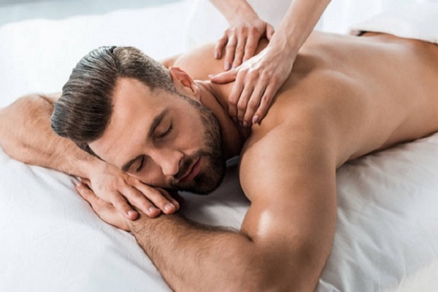 Massage cổ mang lại cảm giác thư giãn tuyệt vời