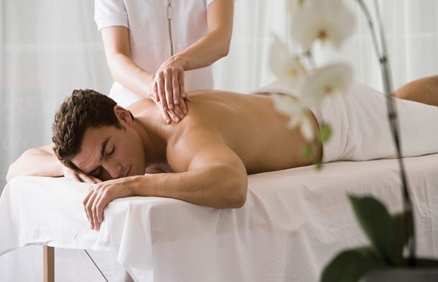 Massage là một trong những hình thức chăm sóc sức khoẻ cổ xưa và đơn giản nhất của con người