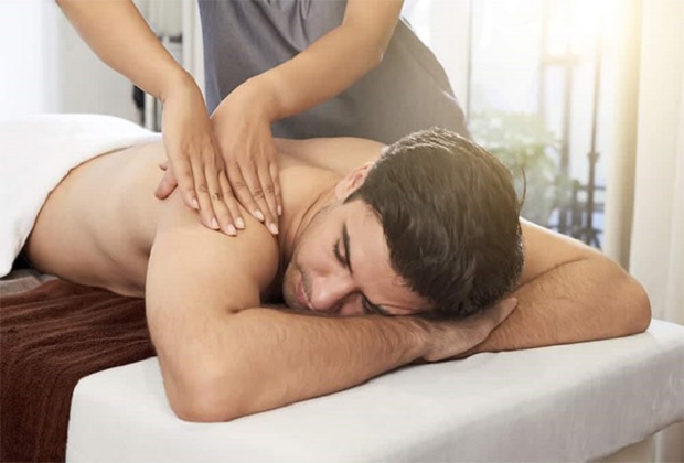 massage lưng tại louis spa