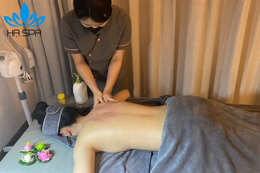 Spa phuc la Massage tri lieu quan 2