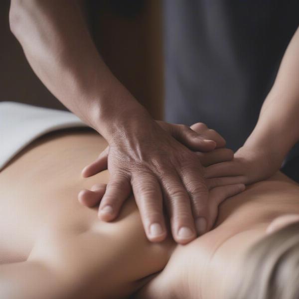 Massage bẻ khớp giảm đau