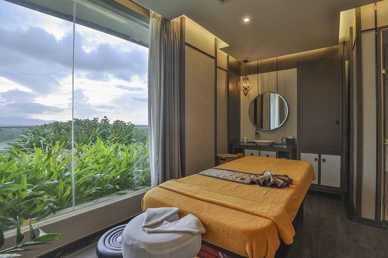 Massage Bằng Chân Tại Nhà Bàn chân được massage bằng chân với kỹ thuật day ấn huyệt hiệu quả