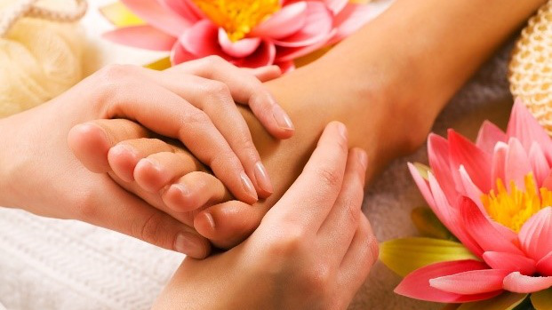 Sơ Đồ Chân Massage Phản Xạ Học Sơ đồ chân minh họa các điểm Massage phản xạ học tương ứng với cơ quan bên trong cơ thể