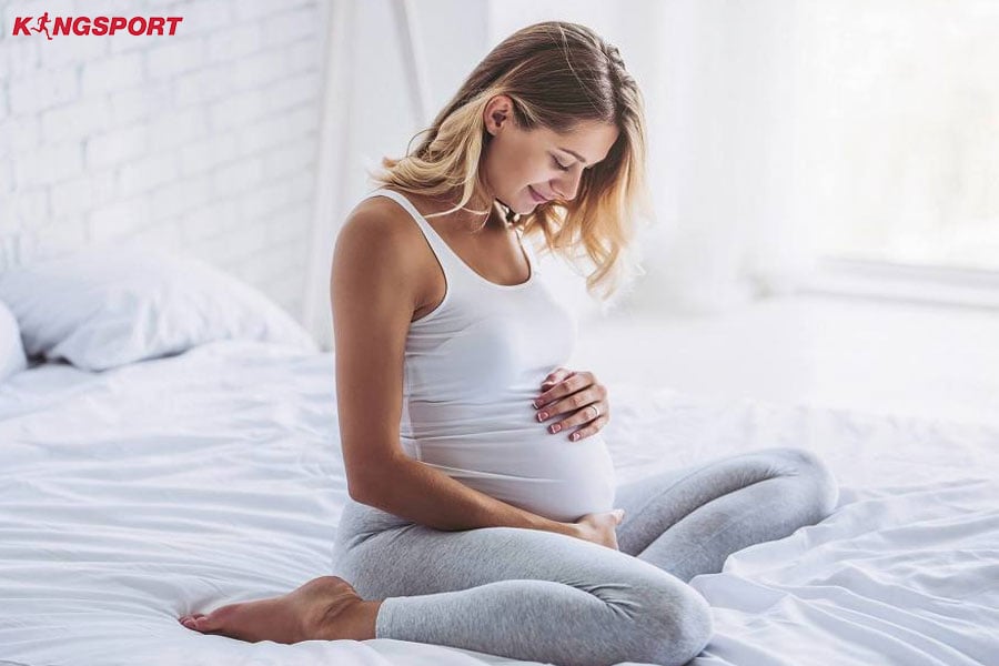 Massage Shiatsu Thực Hành Áp Lực Ngón Tay massage shiatsu áp lực ngón tay lên lưng khách hàng