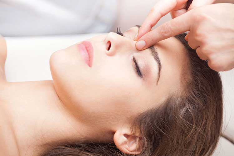 Massage Thái Phương Pháp Lợi Ích kỹ thuật massage thái truyền thống giúp giãn cơ và cải thiện lưu thông máu