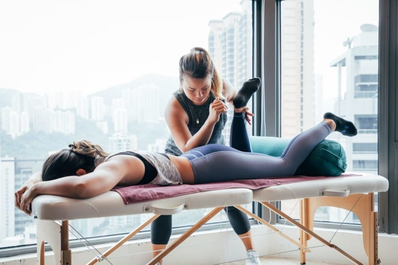 massage thể thao trị liệu cơ bắp chân kỹ thuật chuyên nghiệp