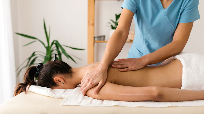 Massage Thư Giãn Nhật Bản Shiatsu Khách hàng được massage thư giãn Nhật Bản Shiatsu với kỹ thuật ấn huyệt tập trung
