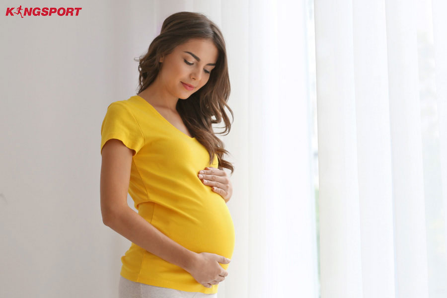Massage Tinh Dầu Trị Liệu Khách hàng đang trải nghiệm Massage tinh dầu trị liệu thư giãn với tinh dầu thiên nhiên
