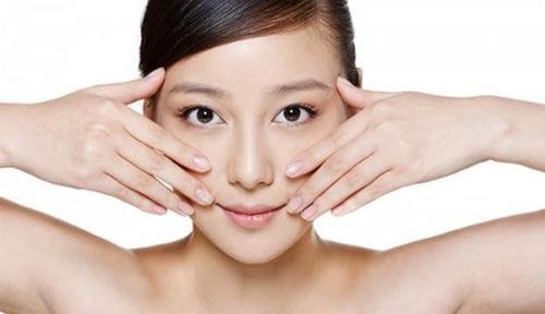 Kỹ thuật massage vùng mặt tại nhà giảm căng thẳng và làm đẹp da
