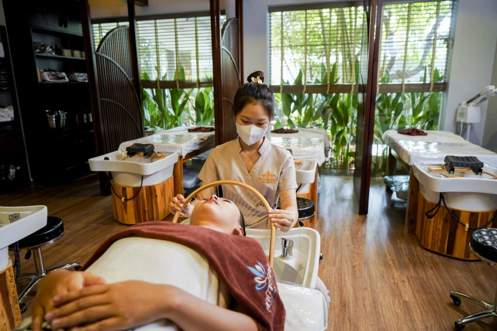 Khách thư giãn với gói dưỡng sinh tại Massage Huyện Cần Giờ