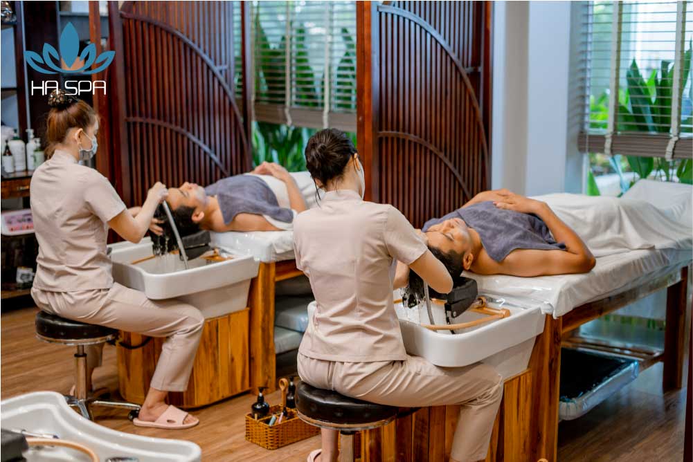 Khách hàng thư giãn gói đầu dưỡng sinh tại Massage Huyện Củ Chi
