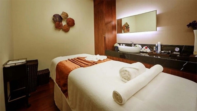 Khách hàng thư giãn tại dịch vụ Massage Phúc Thọ