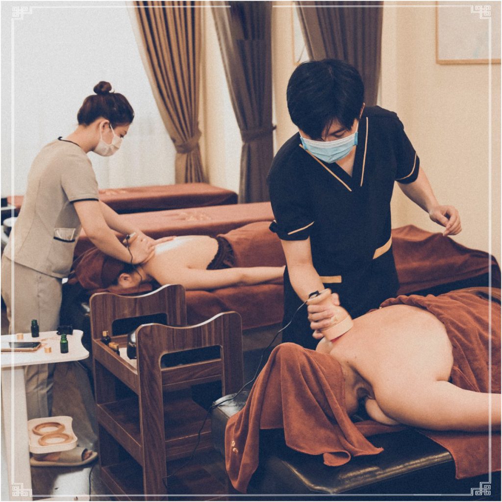 Khách hàng trải nghiệm massage thư giãn tại Massage Quận 8 với kỹ thuật chuyên nghiệp