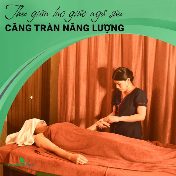 khách hàng thư giãn trong phòng massage sang trọng tại Massage Quận Hoàn Kiếm