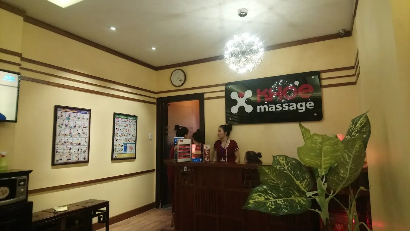 Massage Quận Phú Nhuận Spa Trị Liệu Uy Tín Khách hàng thư giãn trong không gian spa hiện đại với liệu pháp massage body chuyên sâu Massage Quận Phú Nhuận