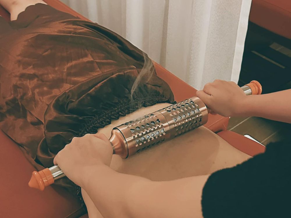 Khách hàng thư giãn với dịch vụ massage chuyên nghiệp tại Massage Thành phố Thủ Đức