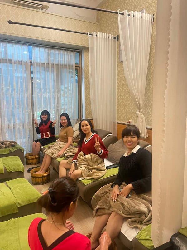 Massage Lạng Sơn Uy Tín nhân viên massage chuyên nghiệp tại massage lạng sơn trong không gian thư giãn