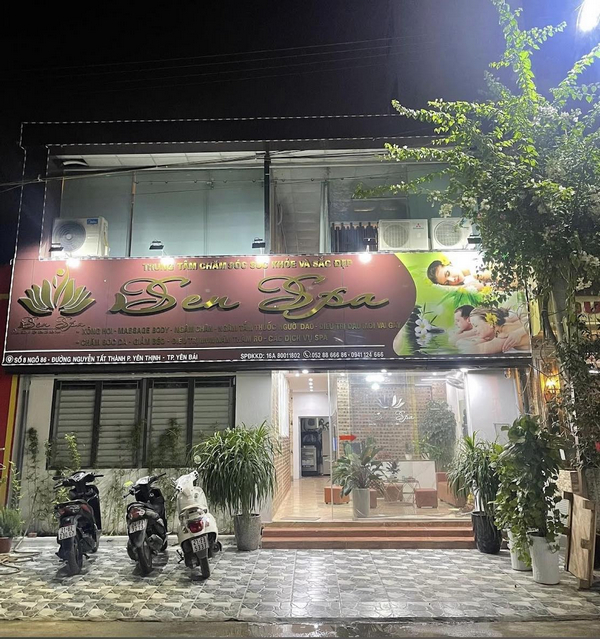 Khách hàng thư giãn khi được massage tại Massage Yên Bái